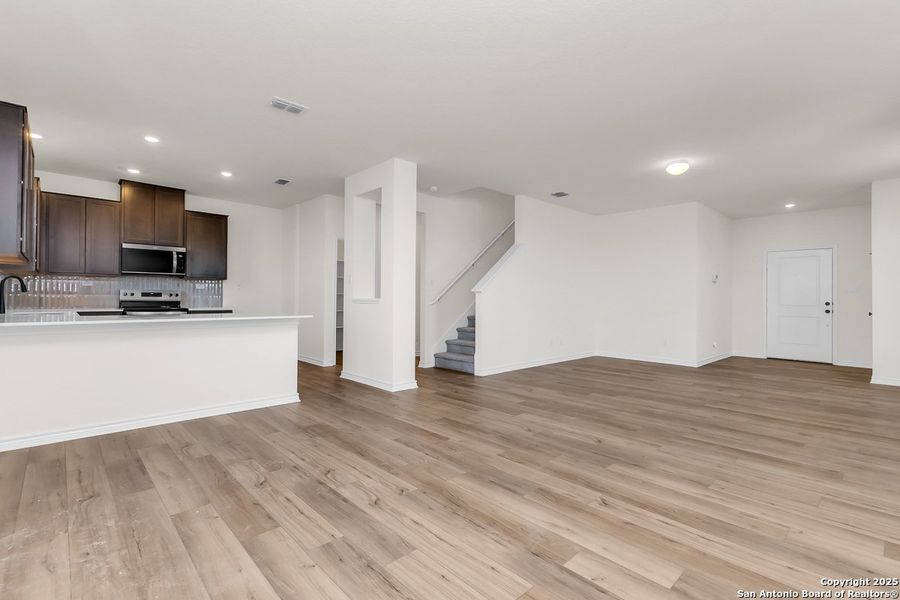 Spacious, unfurnished interior of a new home in Knox Ridge, Converse (Image 8).