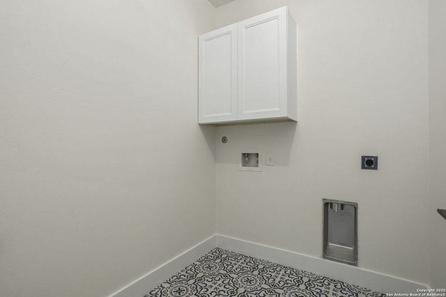 Spacious, unfurnished interior of a new home in , Kerrville (Image 17).