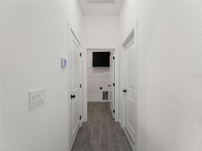 Spacious, unfurnished interior of a new home in , North Port (Image 15).