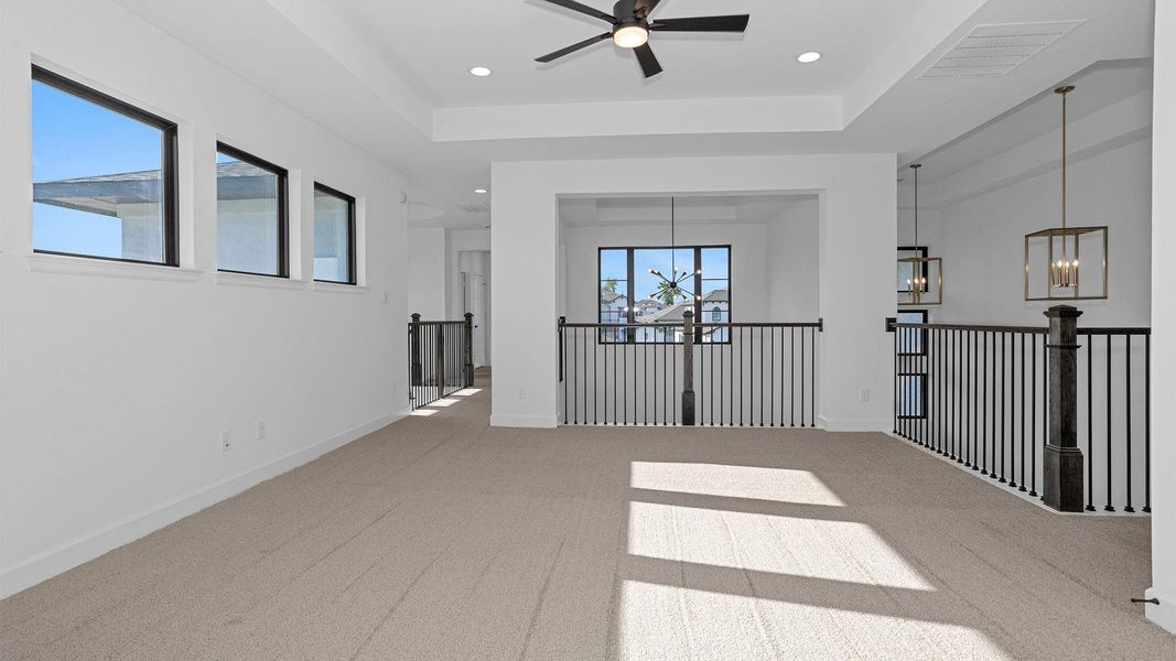 Spacious, unfurnished interior of a new home in Sienna 65' - Valencia, Missouri City (Image 7).