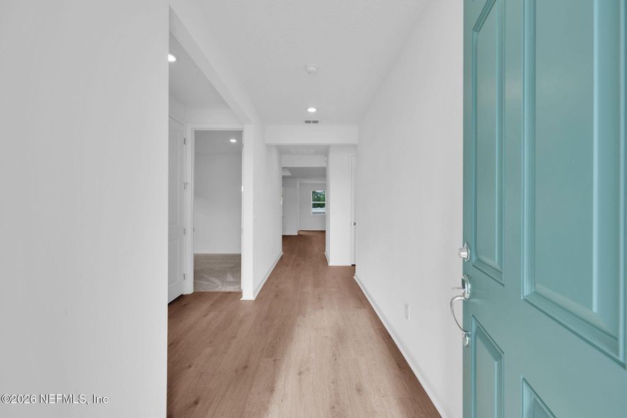 Spacious, unfurnished interior of a new home in Double Branch, Middleburg (Image 22).