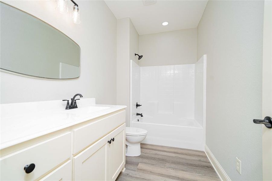 Furnished interior view inside a new home in , Gladewater (Image 9).