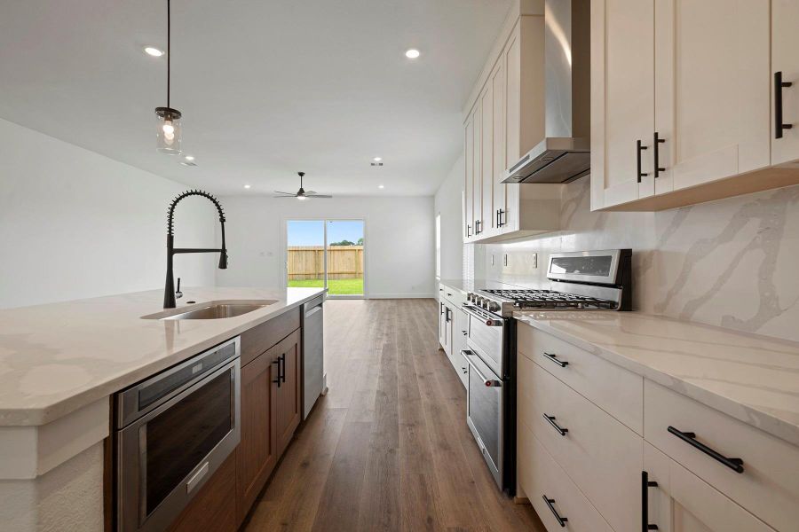 Furnished interior view inside a new home in Hallimore Ranch, Rosenberg (Image 3).