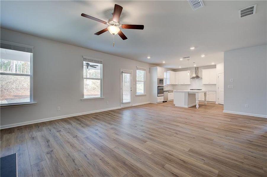 Spacious, unfurnished interior of a new home in Hamilton Lakes, Lawrenceville (Image 27).
