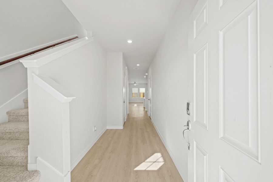 Spacious, unfurnished interior of a new home in Riverwood Ranch, Angleton (Image 12).