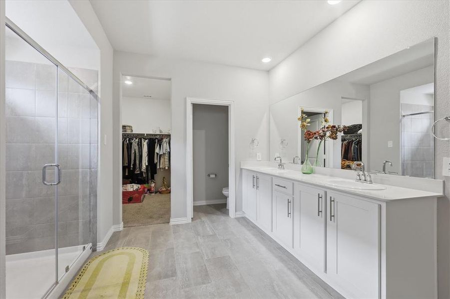 Furnished interior view inside a new home in Stonehaven, Seagoville (Image 34).