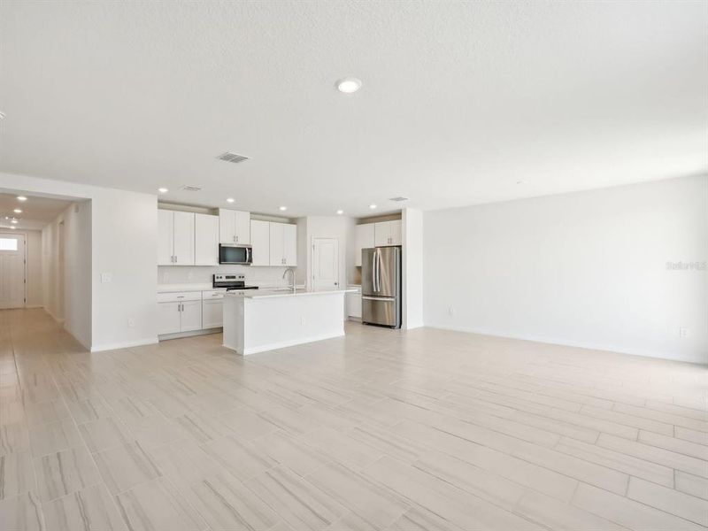 Spacious, unfurnished interior of a new home in Benton Hills - Classic Series, Brooksville (Image 39).