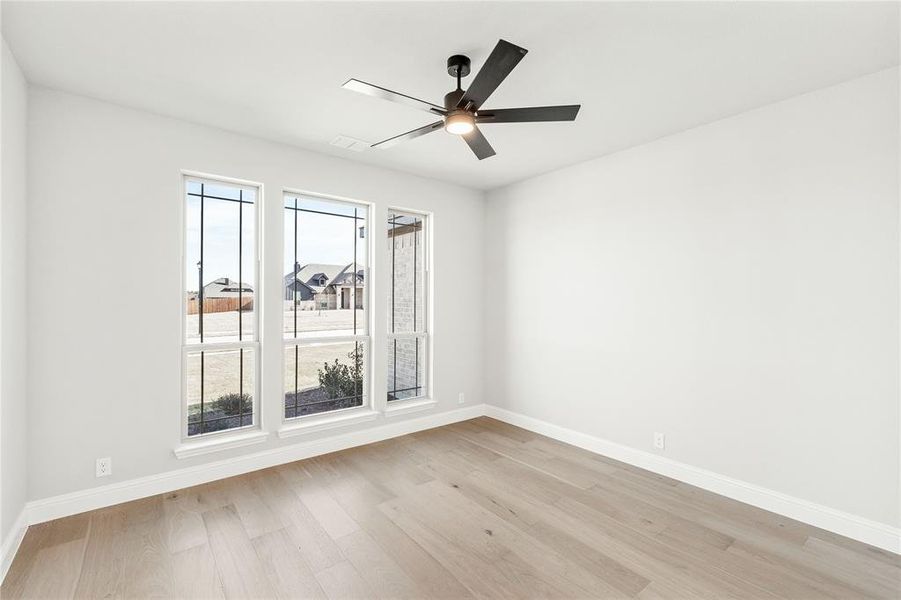 Spacious, unfurnished interior of a new home in Crystal Lake Estates, Red Oak (Image 15).