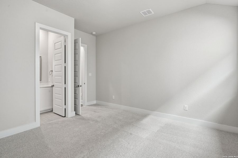 Spacious, unfurnished interior of a new home in Stillwater Ranch, San Antonio (Image 28).