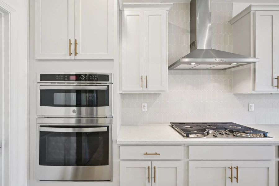 Representative images and renderings are for illustrative purposes. Actual structural options and design finishes of home may vary.