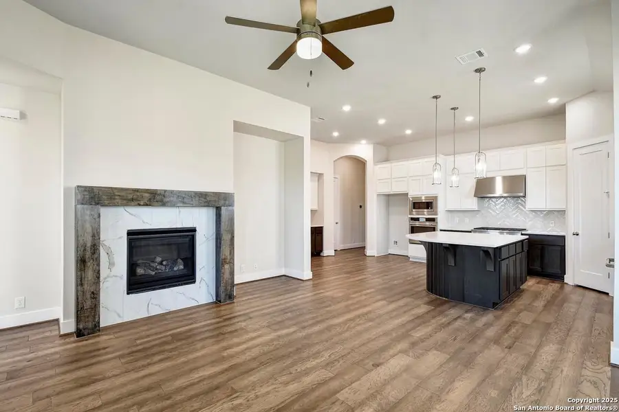 Furnished interior view inside a new home in Homestead, Schertz (Image 6).