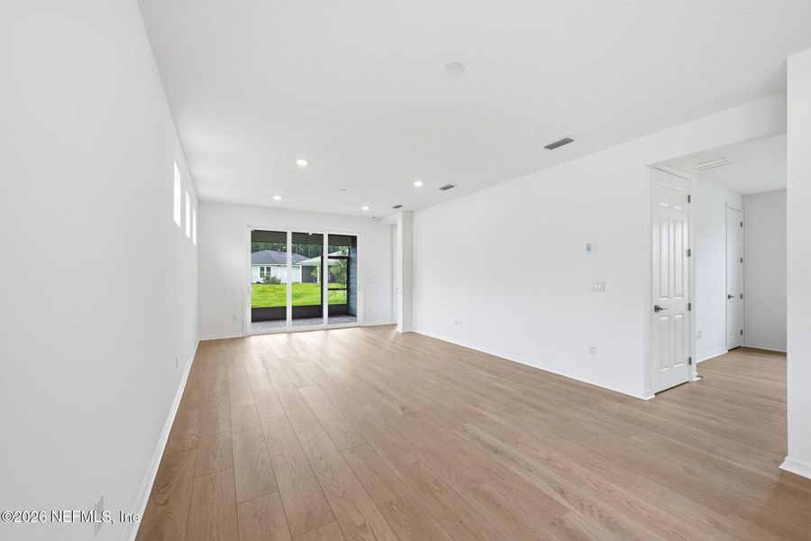 Spacious, unfurnished interior of a new home in Del Webb Wildlight, Yulee (Image 18).