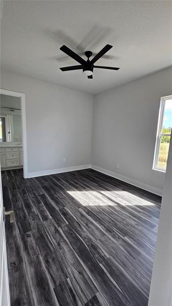 Spacious, unfurnished interior of a new home in , Port Charlotte (Image 14).