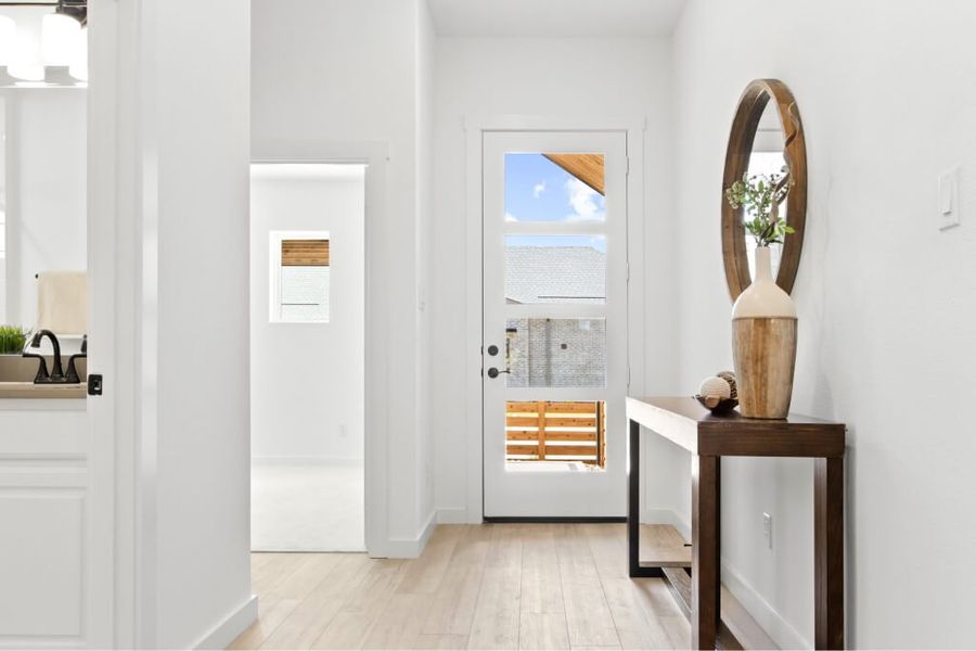 Furnished interior view inside a new home in Willow Grove, Melissa (Image 4).