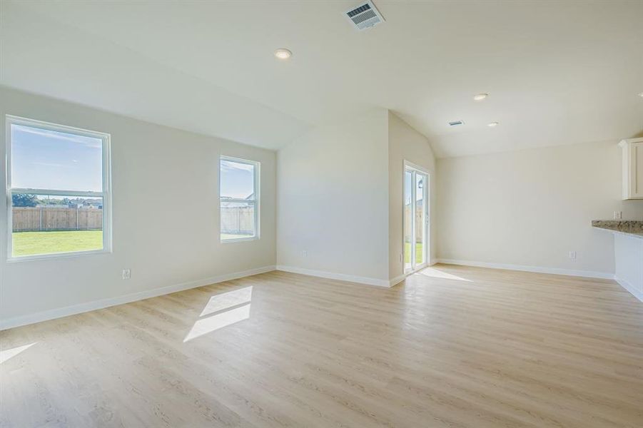 Spacious, unfurnished interior of a new home in Middlefield Village, Dallas (Image 18).