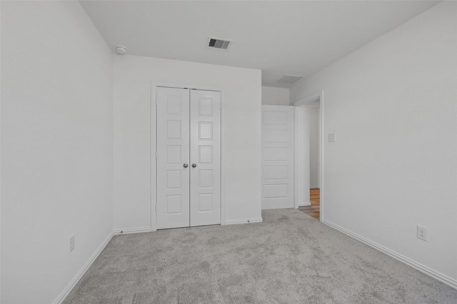 Spacious, unfurnished interior of a new home in Oakwood Estates, Waller (Image 32).