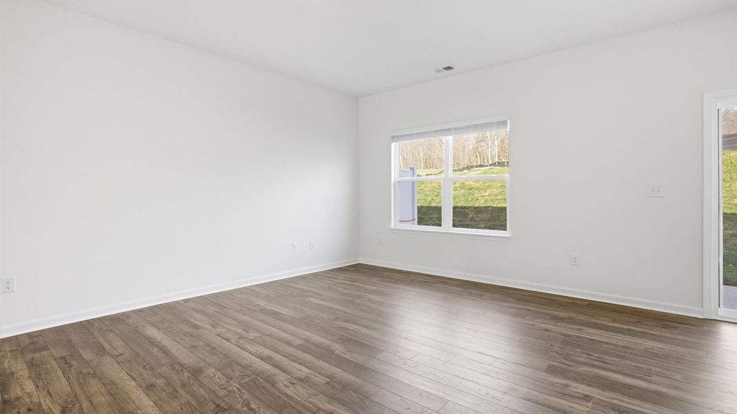 Spacious, unfurnished interior of a new home in Cherokee Crossing, Kodak (Image 14).