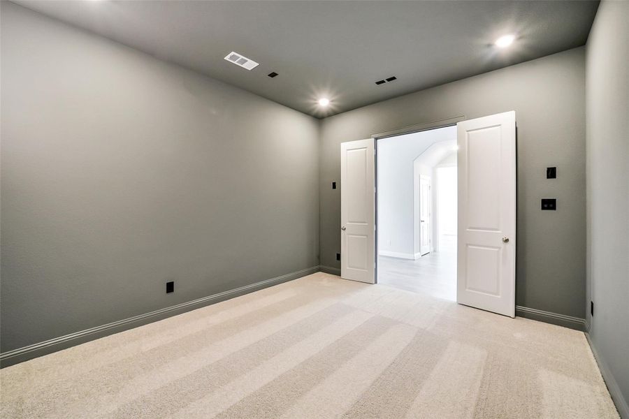 Spacious, unfurnished interior of a new home in Sienna 65', Missouri City (Image 37).