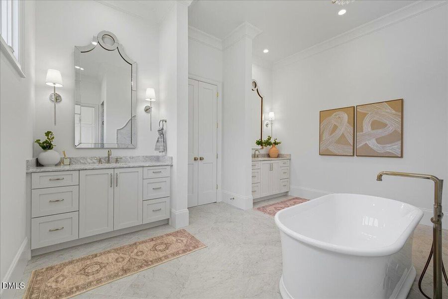 032-1216 Barcroft Pl