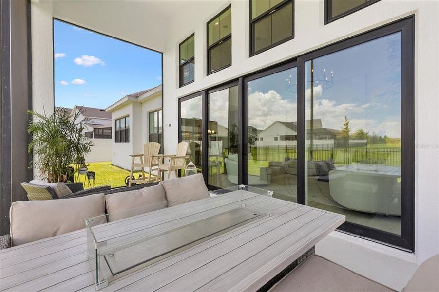 Exterior details and patio area of a home in , Okahumpka (Image 4).