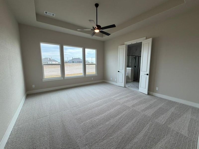 Spacious, unfurnished interior of a new home in Eagle Ridge Estates, Weatherford (Image 11).