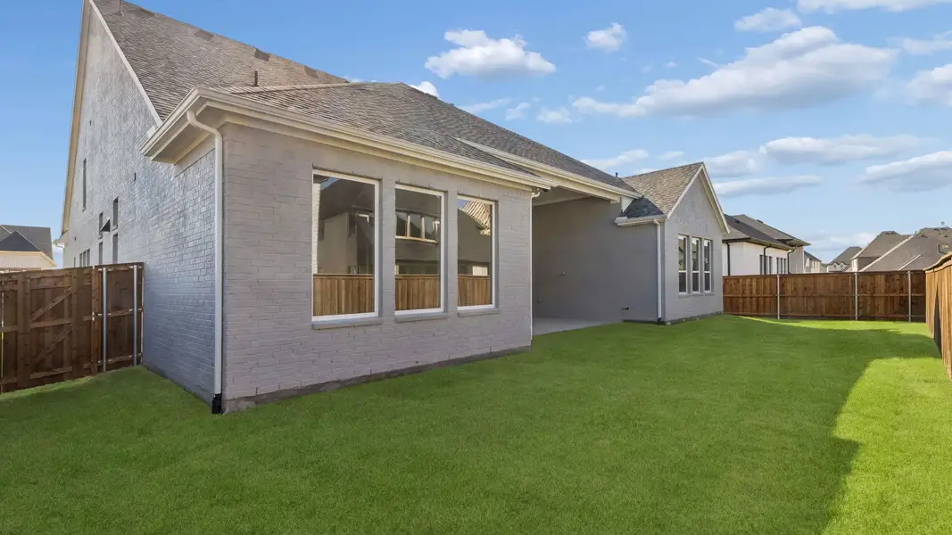 Exterior details and patio area of a home in Prosper Ridge, Prosper (Image 3).