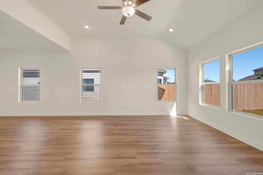 Spacious, unfurnished interior of a new home in Cinco Lakes, San Antonio (Image 22).