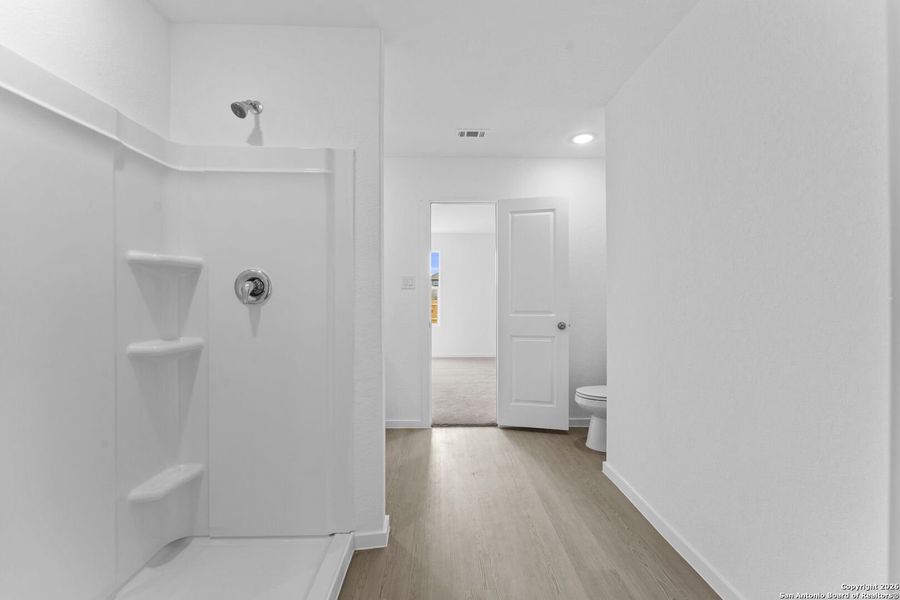 Spacious, unfurnished interior of a new home in Voss Farms, New Braunfels (Image 13).