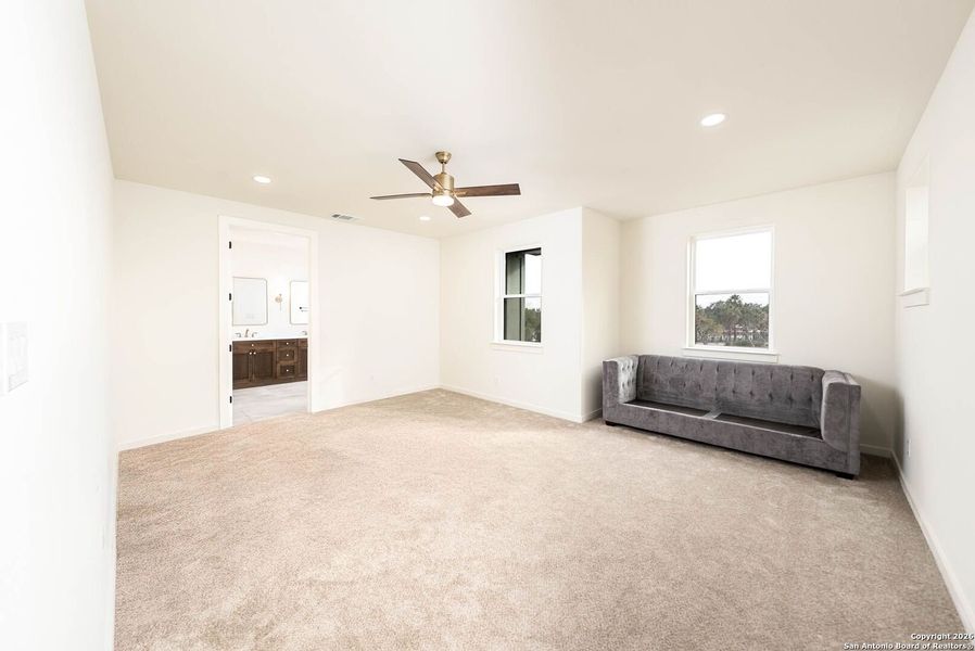 Spacious, unfurnished interior of a new home in , San Antonio (Image 36).