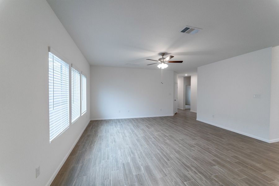 Spacious, unfurnished interior of a new home in Briarwood, Elgin (Image 11).
