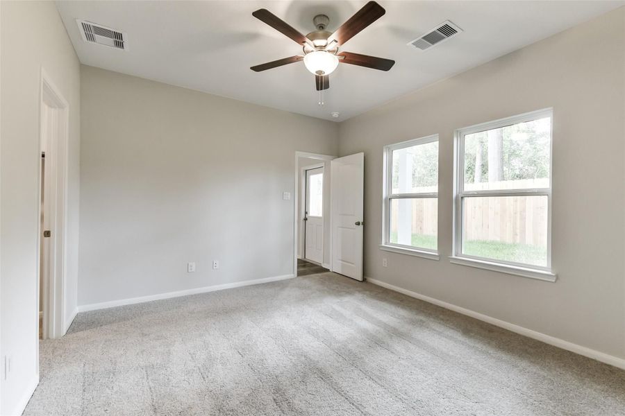 Spacious, unfurnished interior of a new home in Caney Creek Place, Conroe (Image 72).
