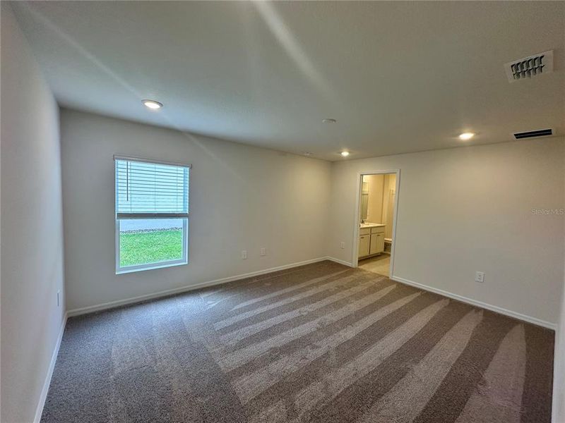 Spacious, unfurnished interior of a new home in Woodland Ranch Estates, Dundee (Image 8). Spacious, unfurnished interior of a new home in Woodland Ranch Estates, Dundee (Image 8).