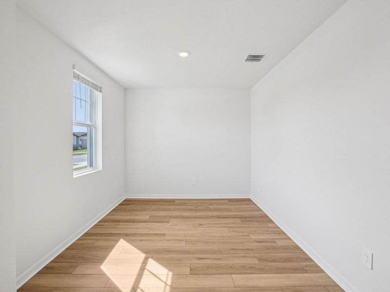 Spacious, unfurnished interior of a new home in Two Rivers - Classic Series, Zephyrhills (Image 12).