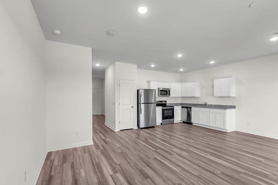 Spacious, unfurnished interior of a new home in Halstead, Moncks Corner (Image 20).