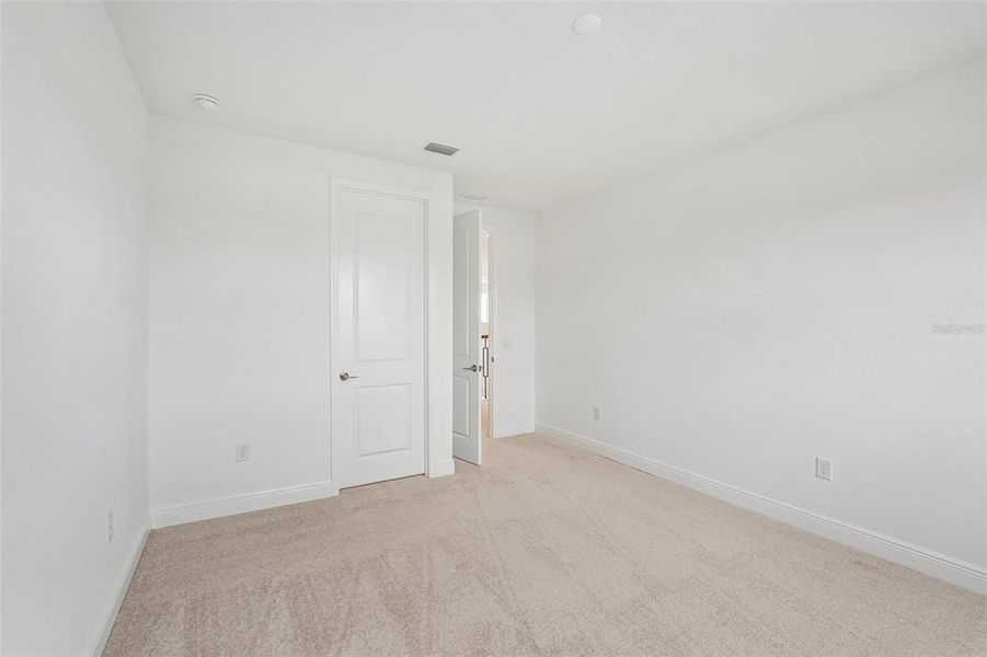 Spacious, unfurnished interior of a new home in Hawkstone, Sarasota (Image 34).