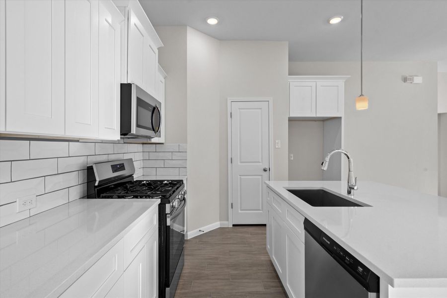Furnished interior view inside a new home in Morningstar, Georgetown (Image 6).