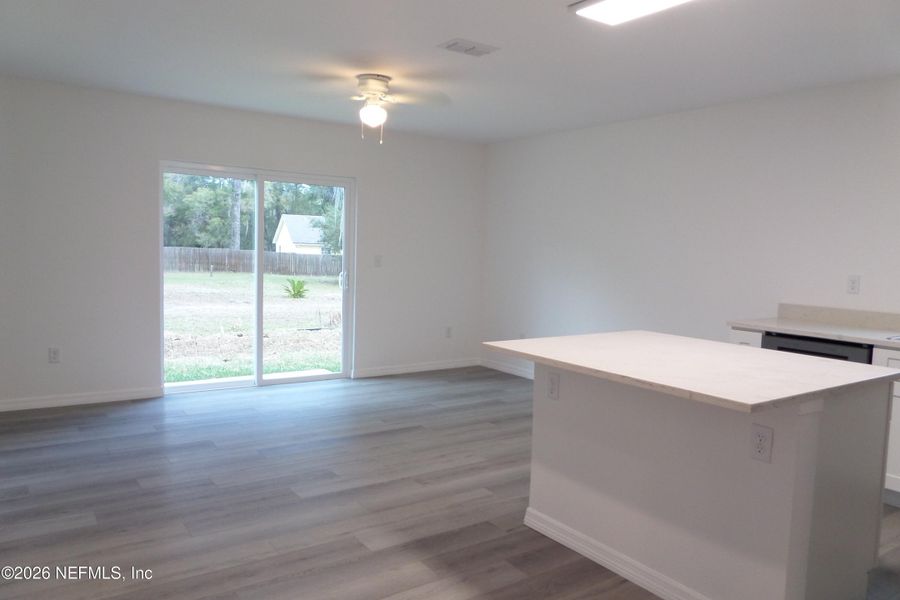 Spacious, unfurnished interior of a new home in , Green Cove Springs (Image 7).
