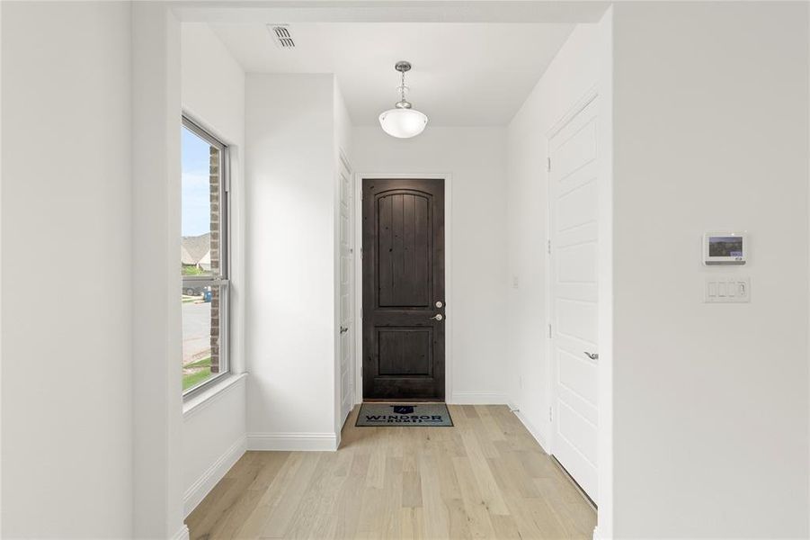Spacious, unfurnished interior of a new home in Villas at Long Branch, Rowlett (Image 17).