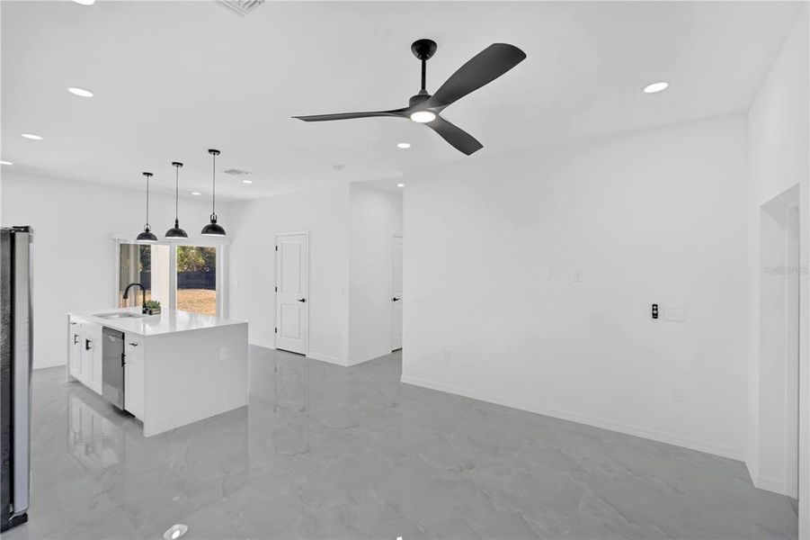 Spacious, unfurnished interior of a new home in , Punta Gorda (Image 33).