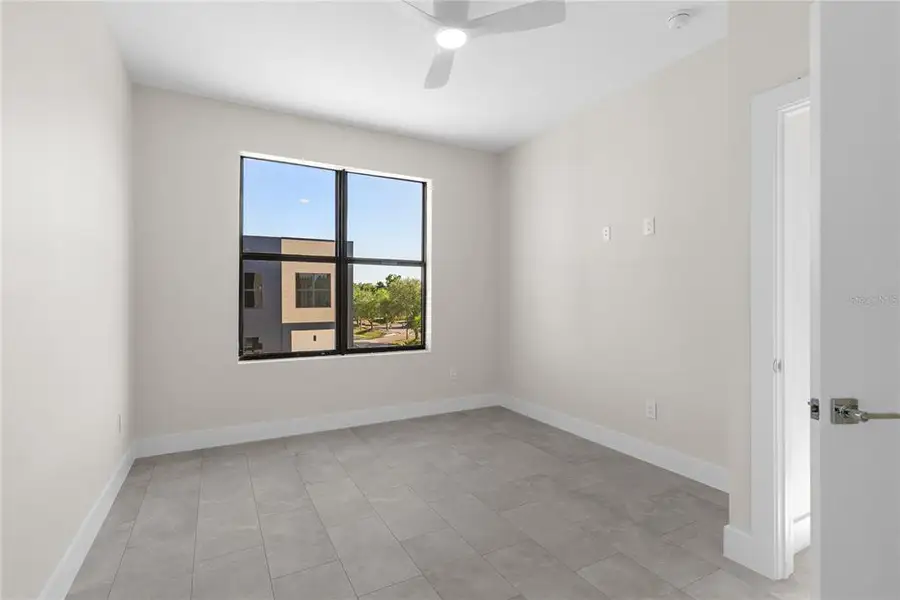 Spacious, unfurnished interior of a new home in , Tampa (Image 28).
