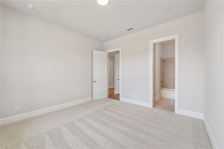 Spacious, unfurnished interior of a new home in Aberdeen, Hoschton (Image 20). Spacious, unfurnished interior of a new home in Aberdeen, Hoschton (Image 20).