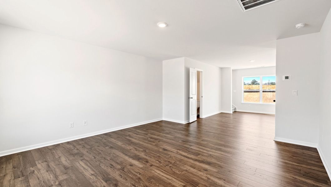 Spacious, unfurnished interior of a new home in Baxter Village, Boiling Springs (Image 12).
