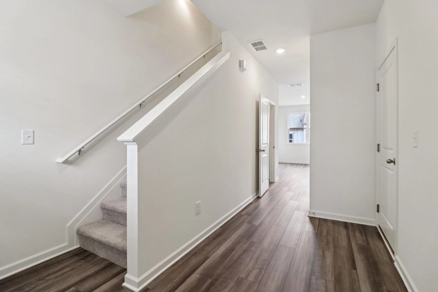 Representative unfurnished interior of a home built from the Cosmos by Starlight Homes in Chestnut Grove, Douglasville (Image 17).