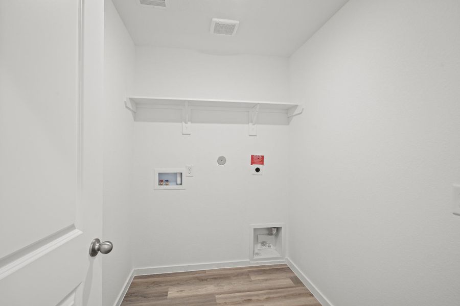 Spacious, unfurnished interior of a new home in Chapel Lakes, Montgomery (Image 15).