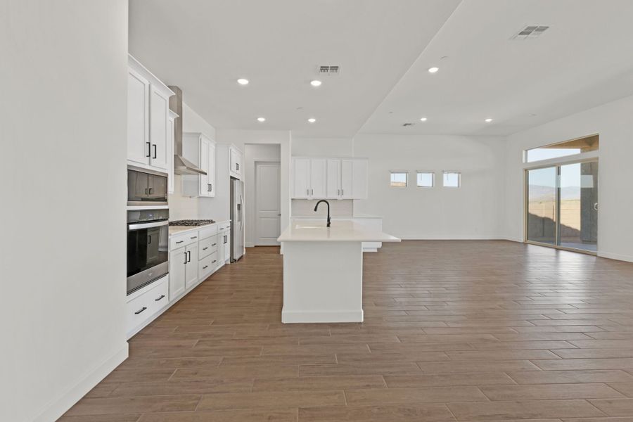 Spacious, unfurnished interior of a new home in Mountain View Ranch, Vail (Image 12).
