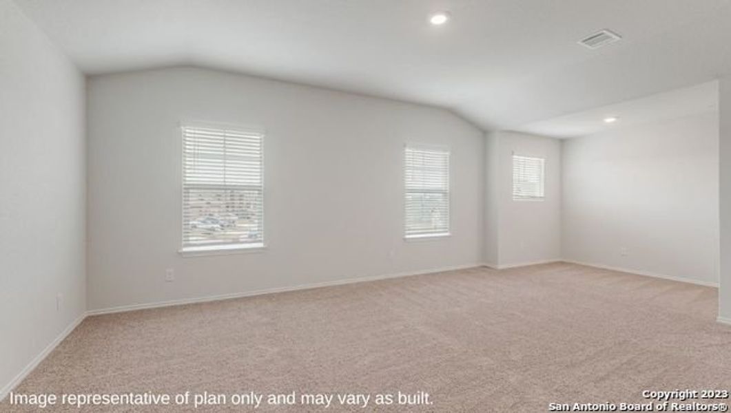 Spacious, unfurnished interior of a new home in Winding Creek, New Braunfels (Image 14).
