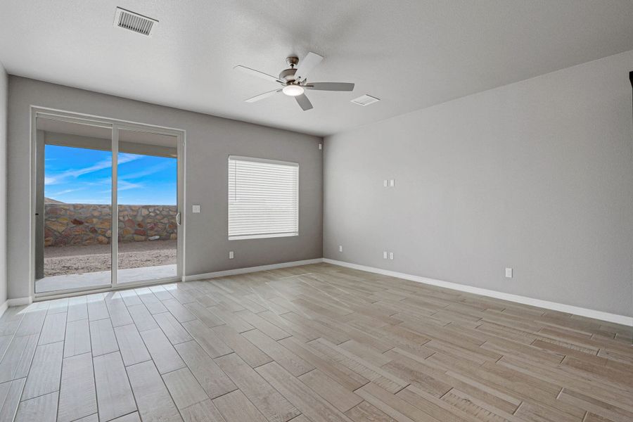 Spacious, unfurnished interior of a new home in Emerald Estates, Horizon City (Image 15). Spacious, unfurnished interior of a new home in Emerald Estates, Horizon City (Image 15).