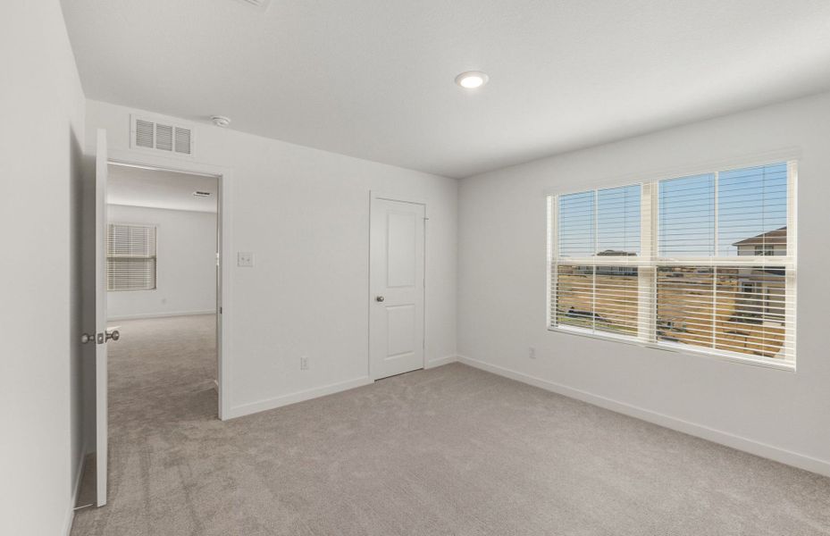 Spacious, unfurnished interior of a new home in Sonterra, Jarrell (Image 29).