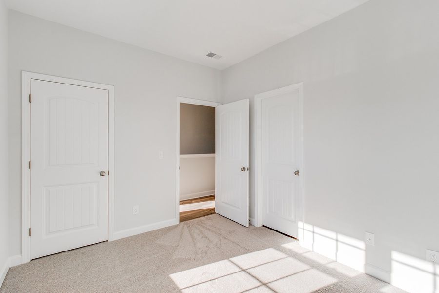 Spacious, unfurnished interior of a new home in Hendrix Farms, Lexington (Image 34).