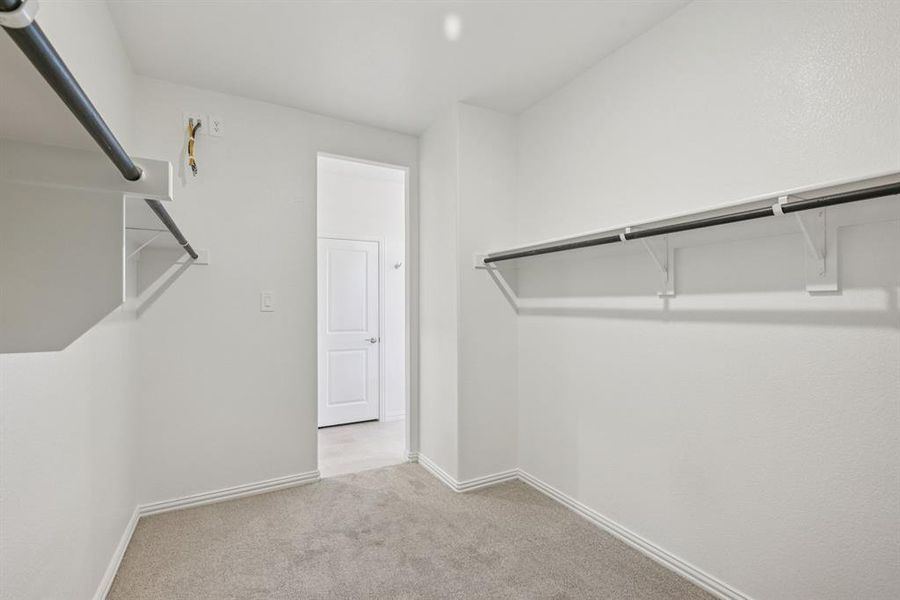 Spacious, unfurnished interior of a new home in Westmoor, Sherman (Image 31).